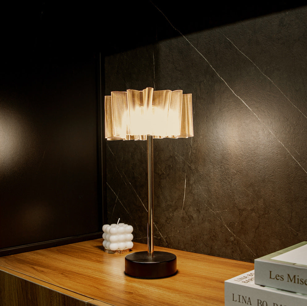 Lampe de bureau rechargeable tout en aluminium plissé