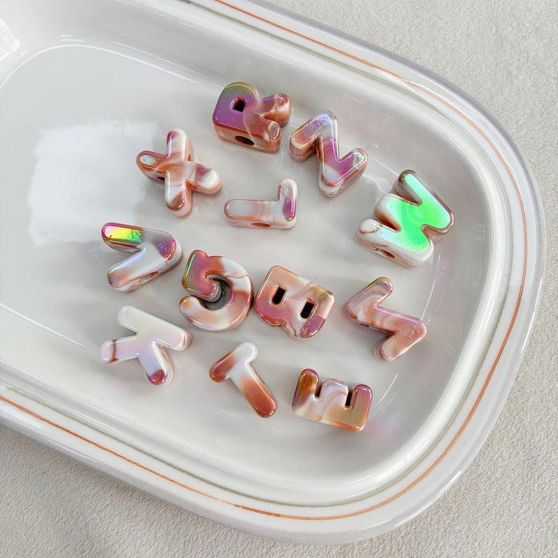 Perles à lettres acryliques plaquées UV