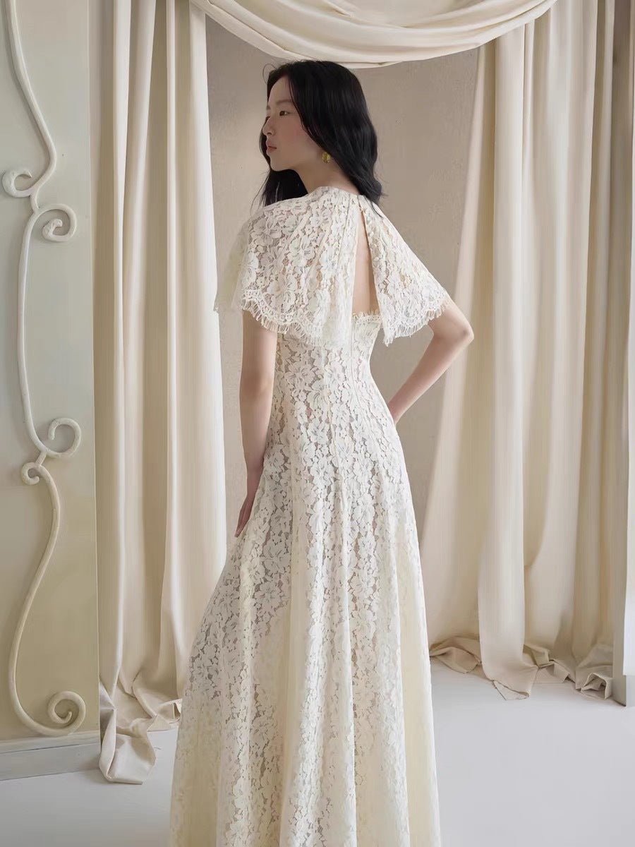 Crème de dentelle florale Cape Overlay Maxi Robe