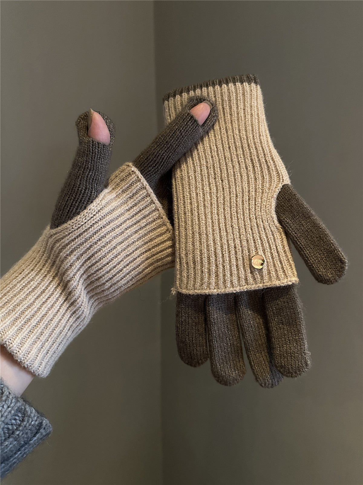 Gants en laine tricotée à double usage dans le style Maillard