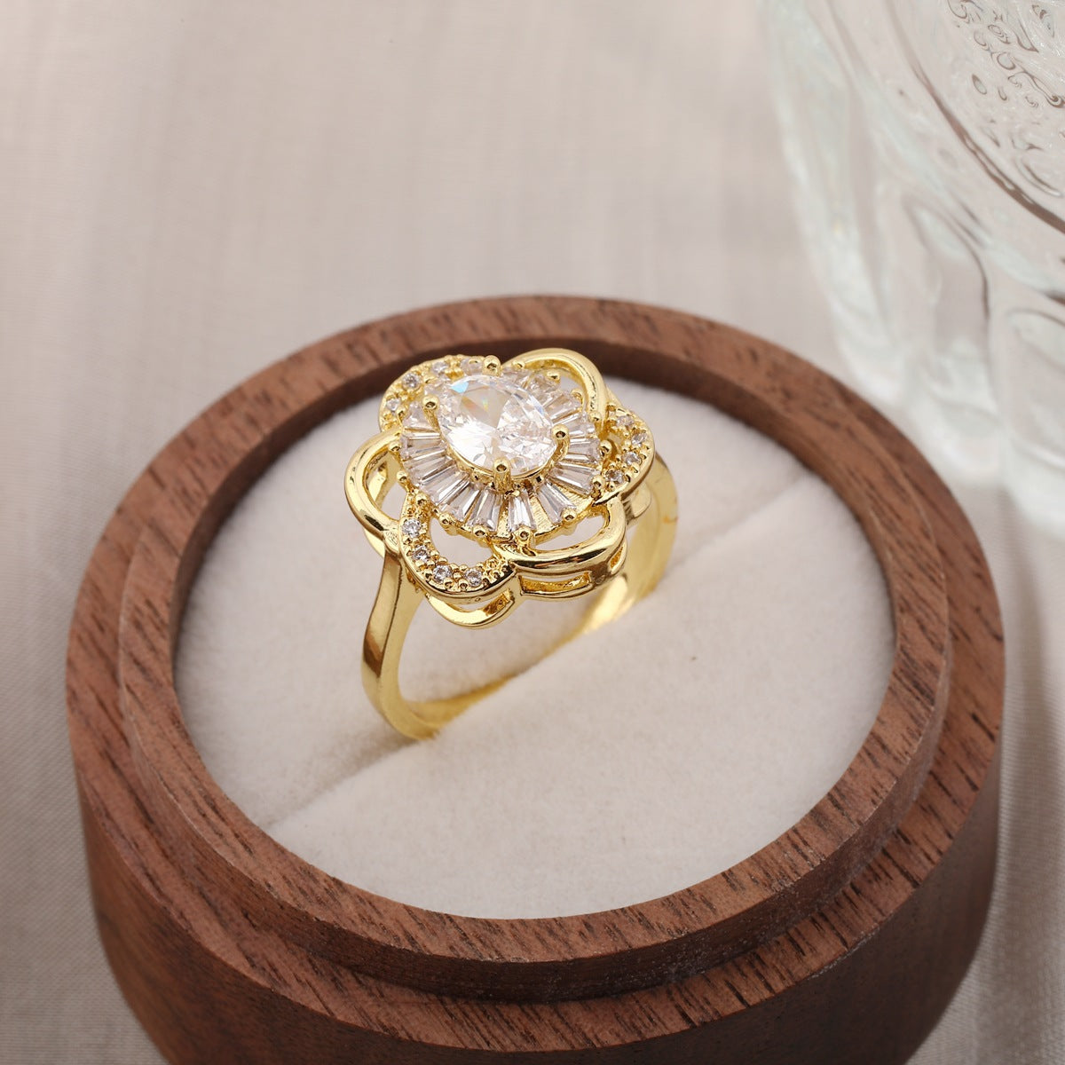 European And American Hot-Selling Fashionable and Unique Water Drop Zircon Anneaux pour femmes