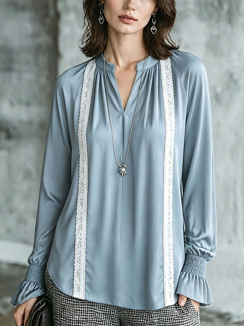 Top femme à manches longues tendance avec la dentelle