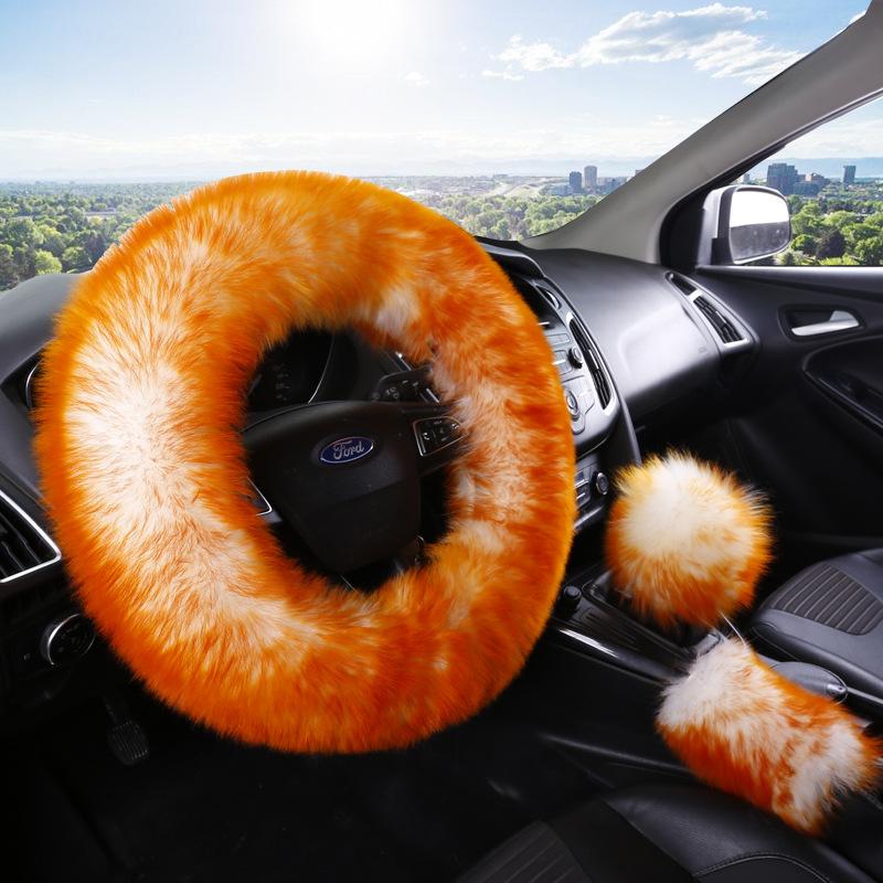 Couverture de volant de voiture en peluche colorée