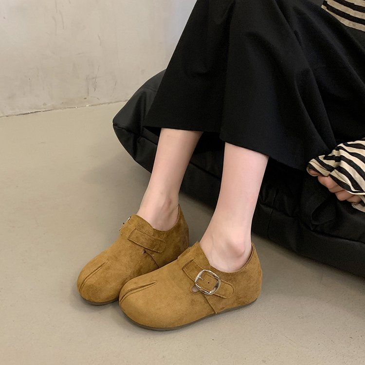 Chaussure en boken avec hauteur accrue à l'intérieur