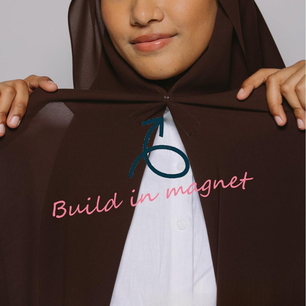 Le foulard pratique avec un aimant intégré