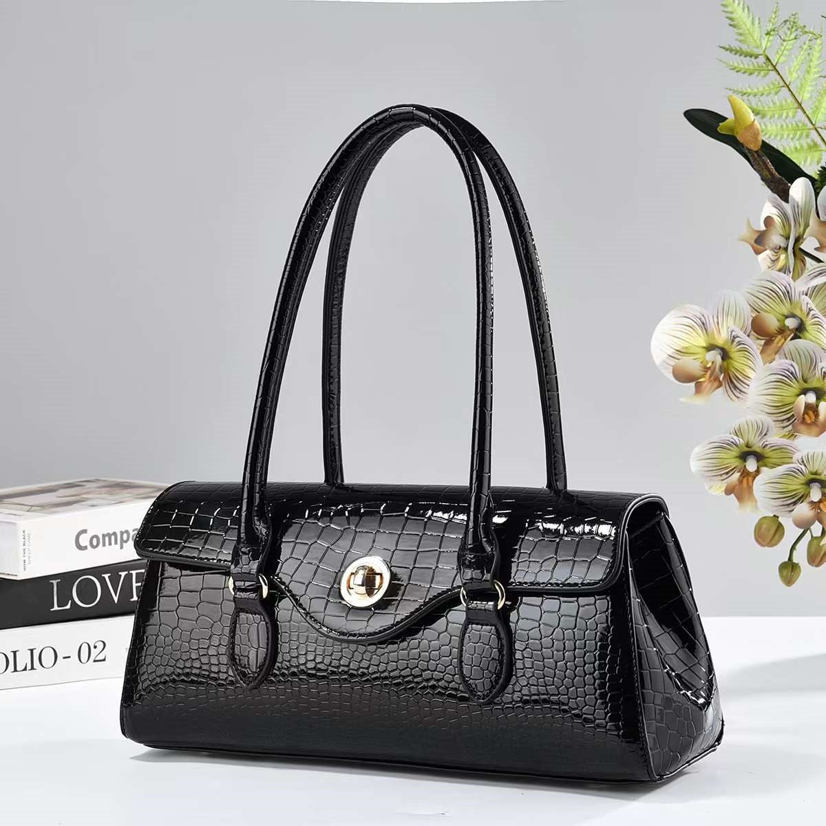 Sac à sous-bras tendance et élégant à la forme de crocodile avec une grande appea esthétique