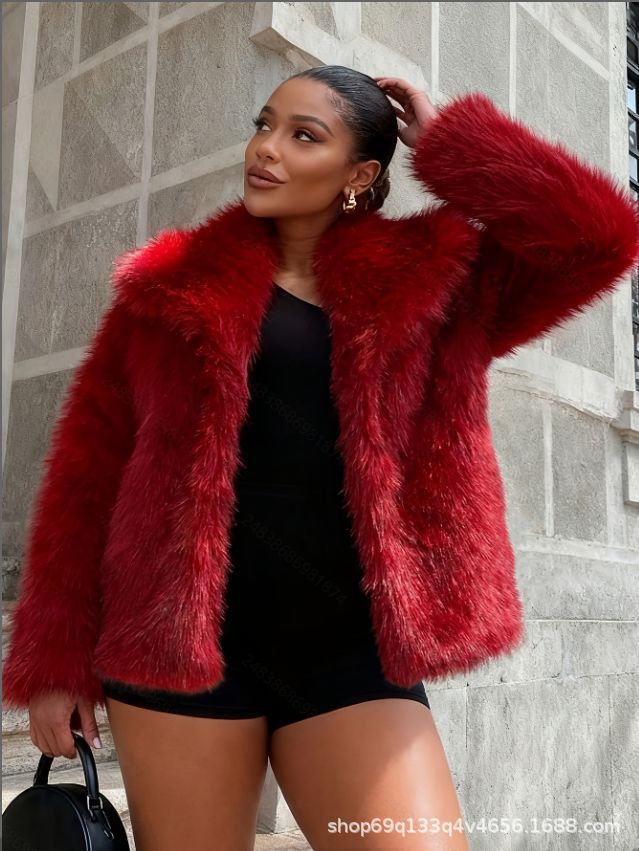 Manteau court fashionable pour femmes avec un grand lapel