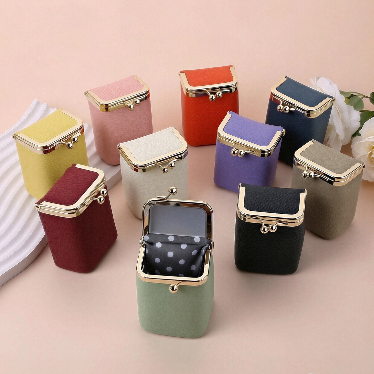 Mini sac rouge à lèvres en cuir