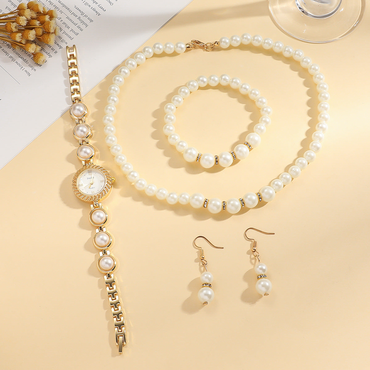 Chanel-style Vintage Light-Luxury Pearl bracelet montre pour les femmes