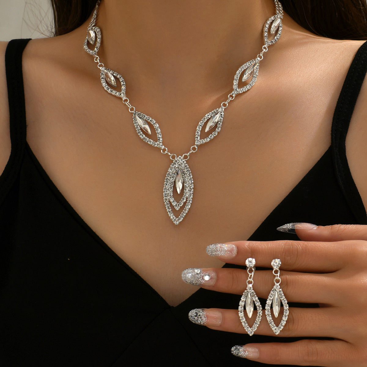 Style Collier et boucle d'oreille de la goutte d'eau Hollow-Out