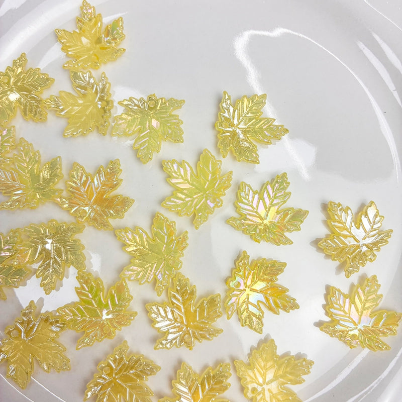 Charms de feuille d'érable en acrylique plaqué AB