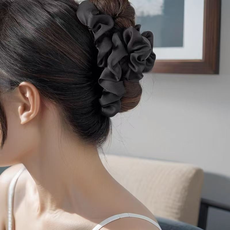 Chic Satin fleurs cheveux clip demi-haut coiffeur