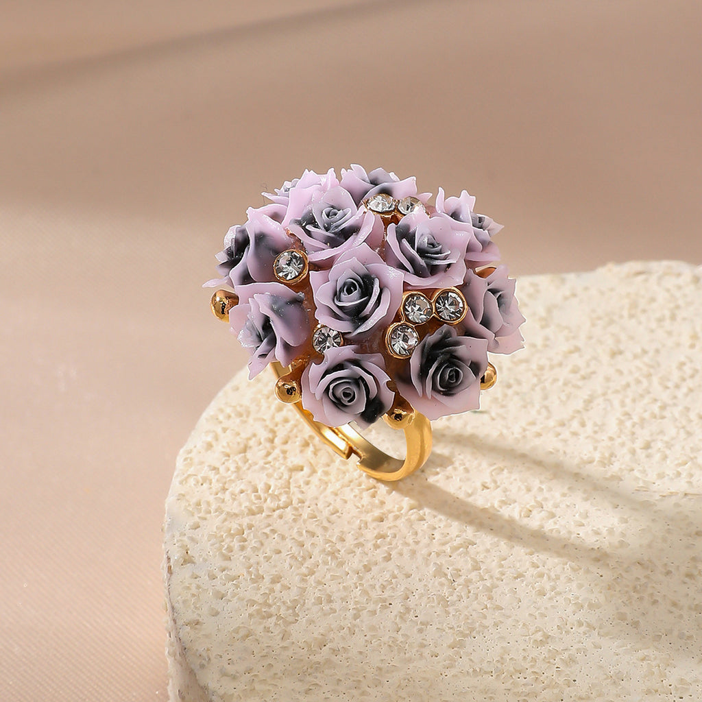 Anneau de fleur de rose en trois dimensions avec des fleurs de résine en diamant