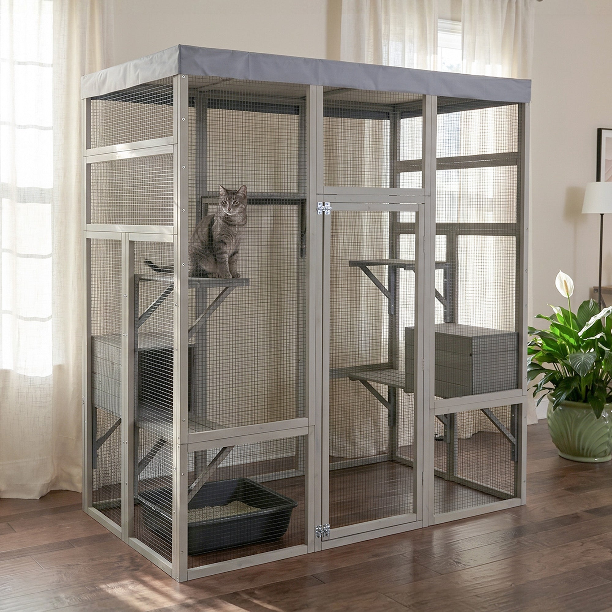 Catio en bois gris avec couvercle imperméable