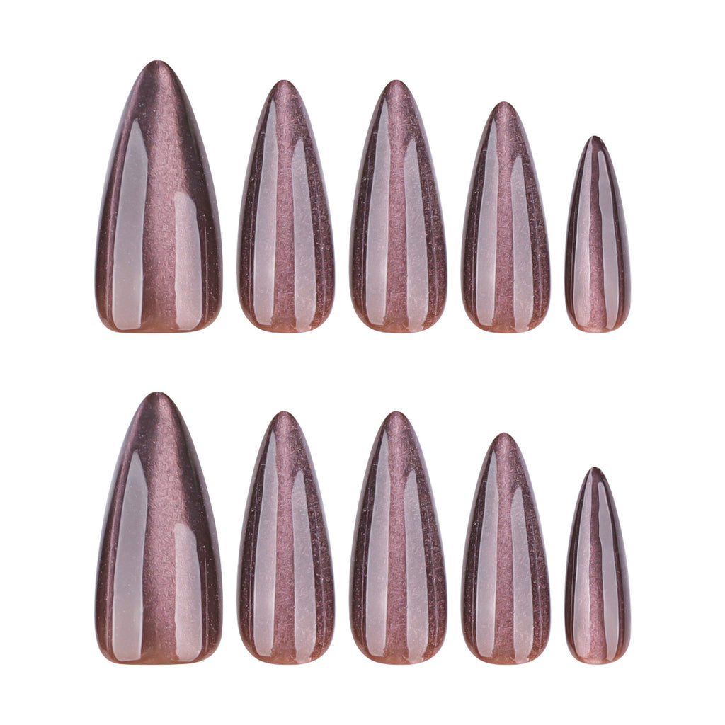 Les ongles artificiels en forme d'amande pour les femmes