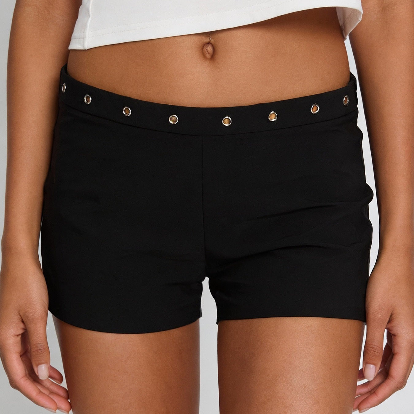 Short à rivet décoré pour femmes de couleur solide