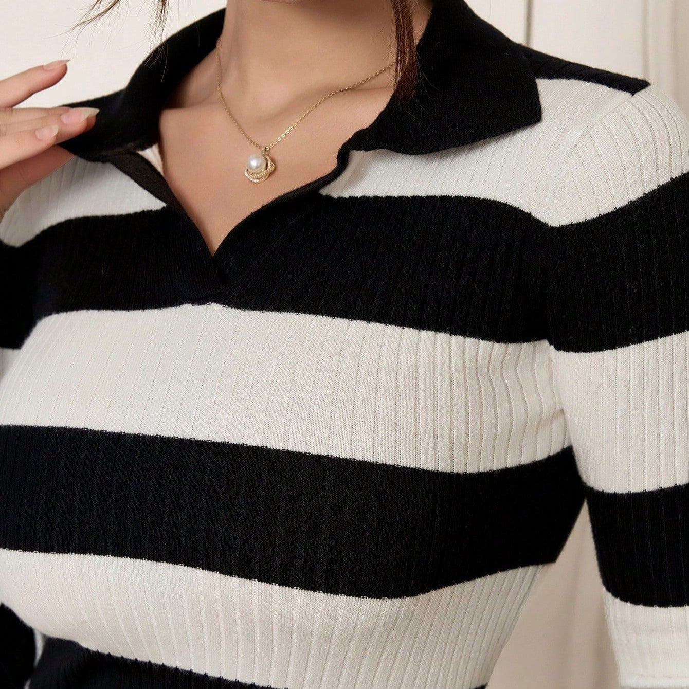 Chandail en tricot avec manches longues et couleurs contrastées pour un effet de réduction