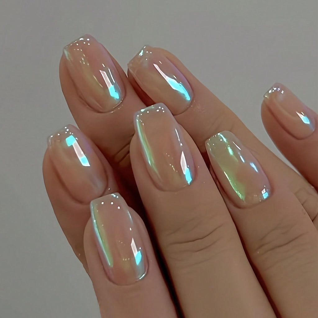Les ongles artificiels de la place médiane pour les femmes
