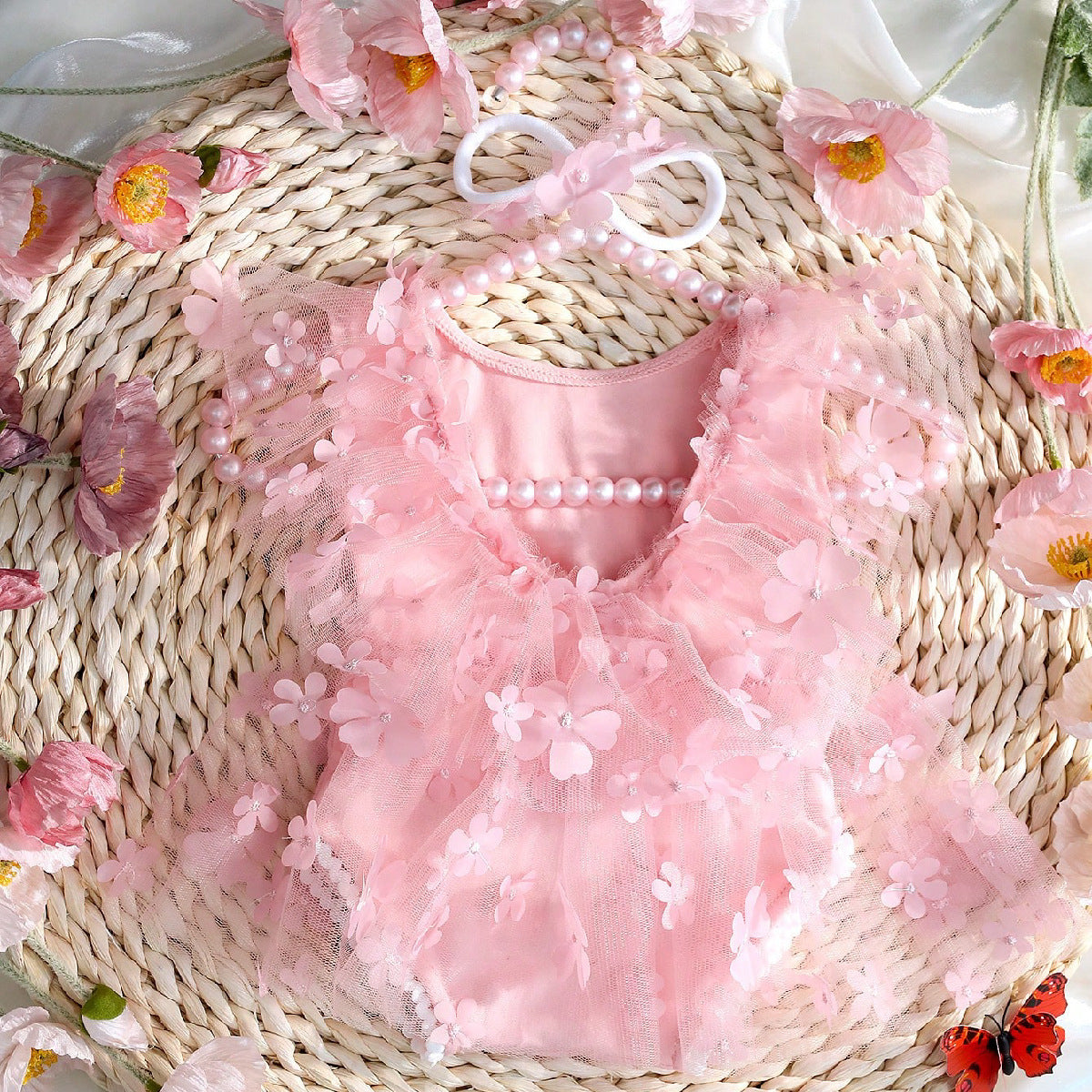 Robe en une seule pièce de dentelle blanche à patron floral nouveau-né