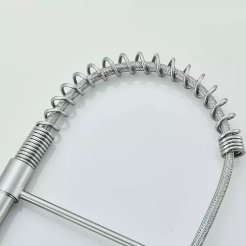 Robinets de mélangeur d'évier en argent monobloc avec vaporisateur de tuyau de sortie
