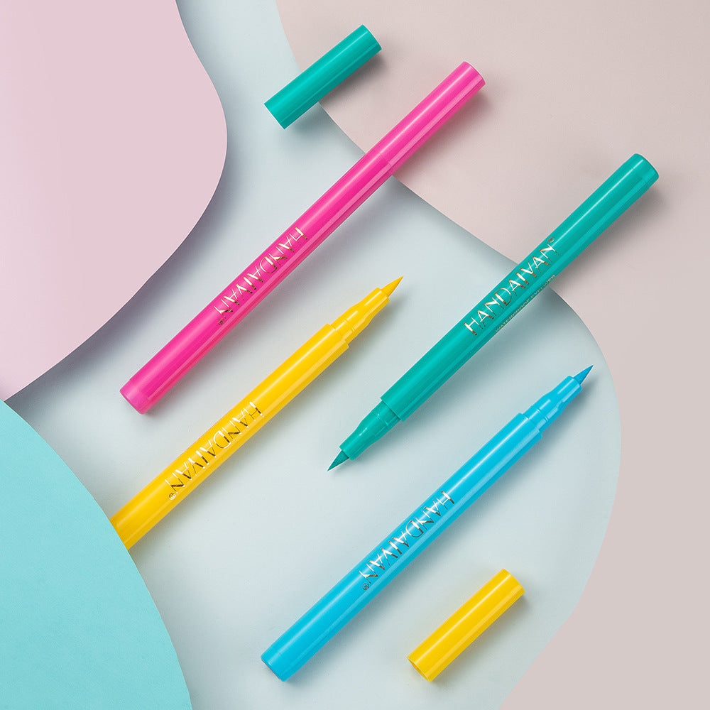 La peinture de couleur bricolage n'est pas facile à masquer Eyeliner mat