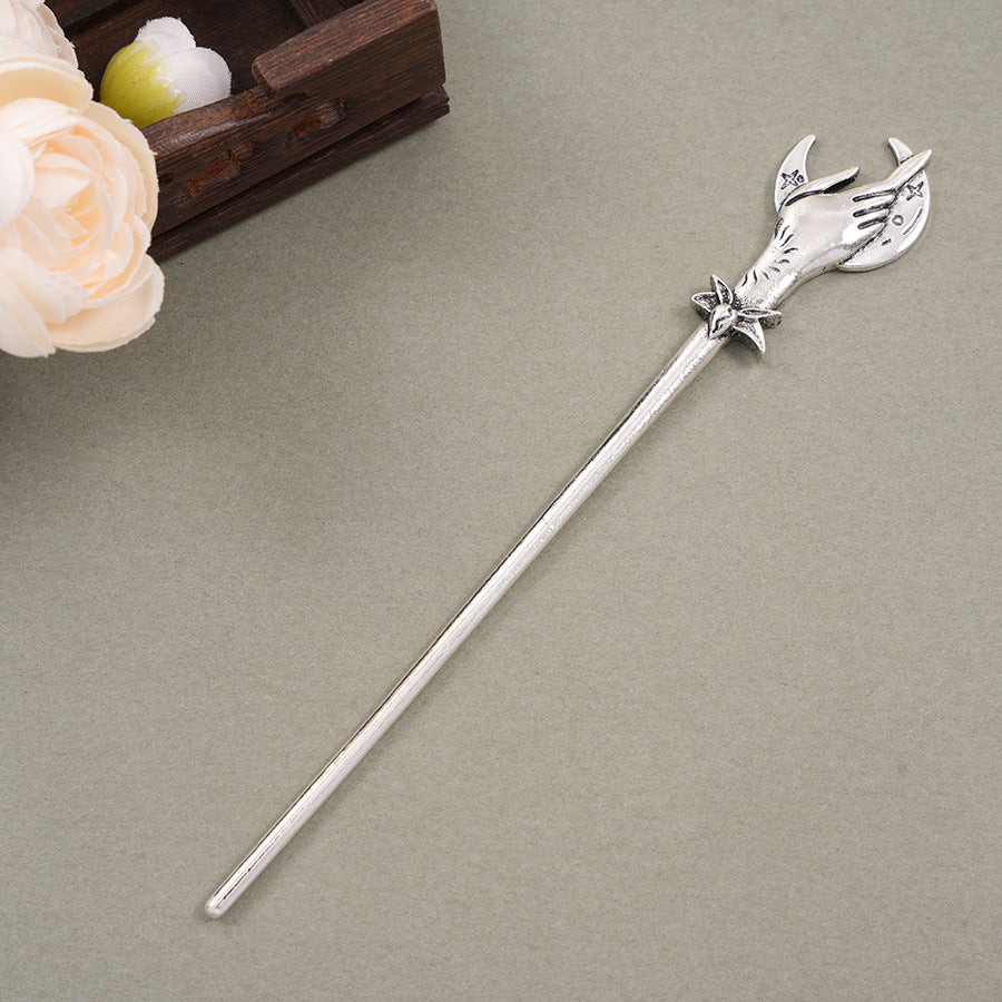 Tomahawk-shaped hairpin
