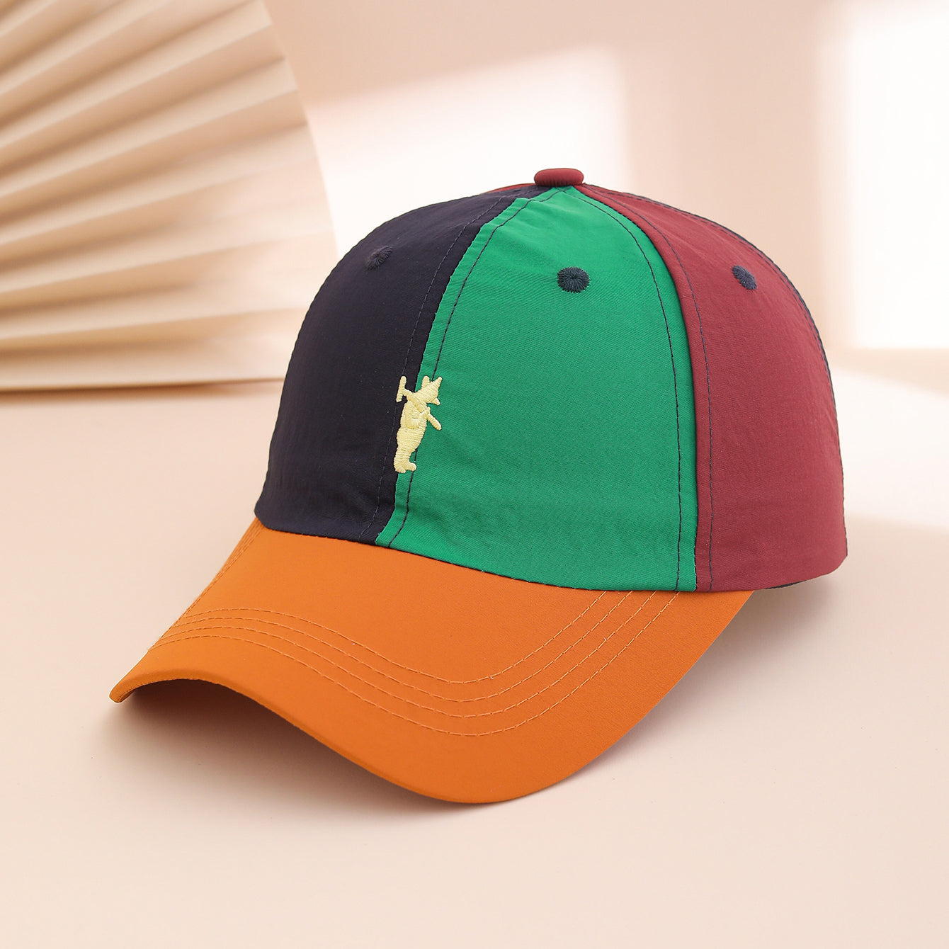 Bouchon de baseball brodé multicolore pour ours à la mode avec des caractéristiques polyvalentes et à séchage rapide