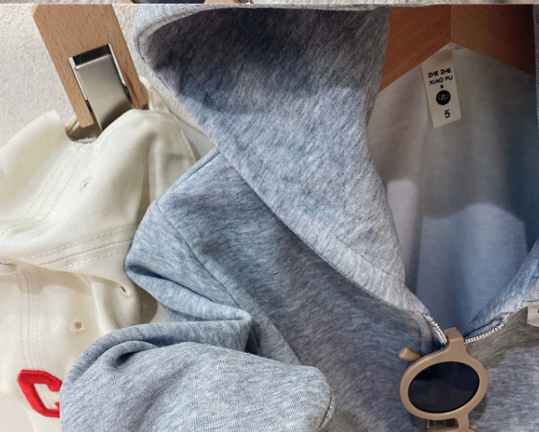 Deux hoodies de sport et de loisirs parents-enfants