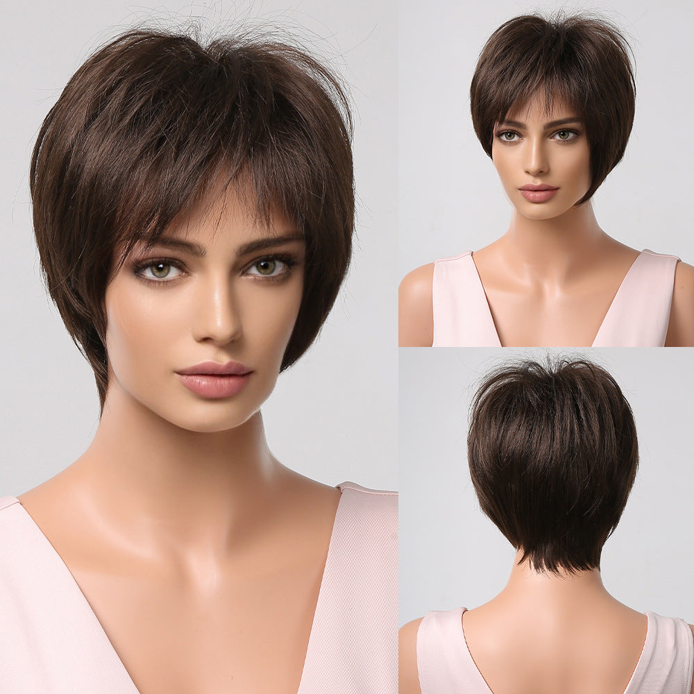 Élégant court cheveux bouclés ronde visage et tête de wavy
