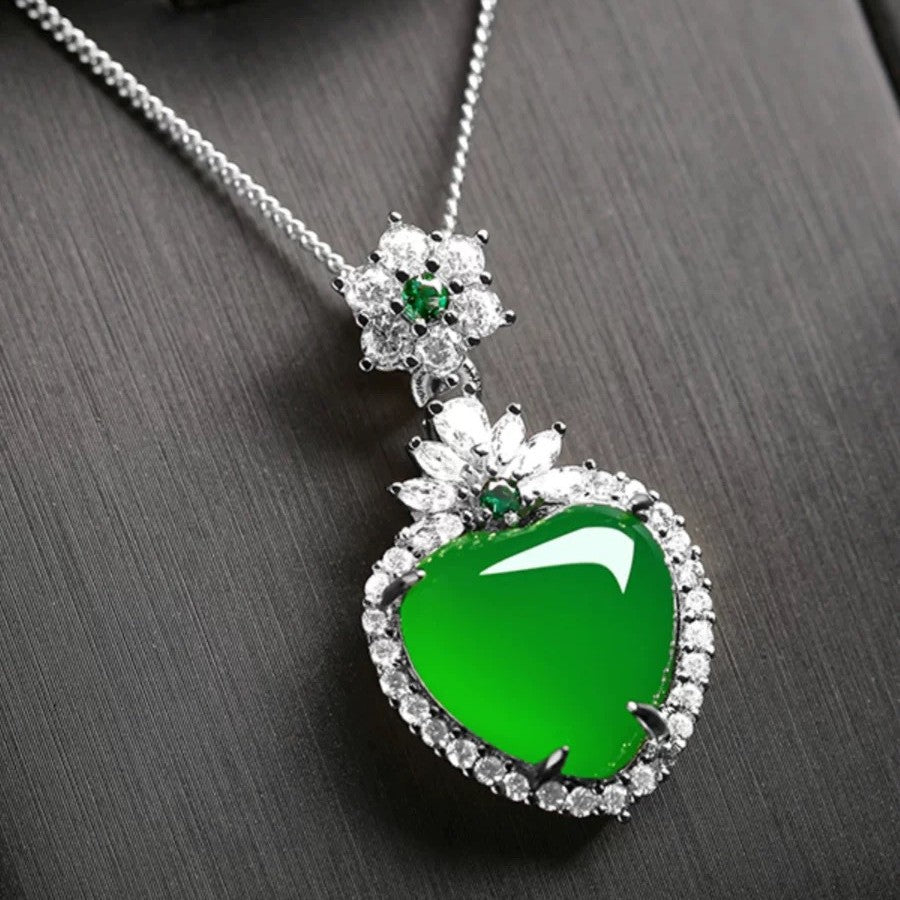 Glace naturelle Émeraude vert Chalcédoine pendentif plaqué Argent Sterling Collier en forme de coeur