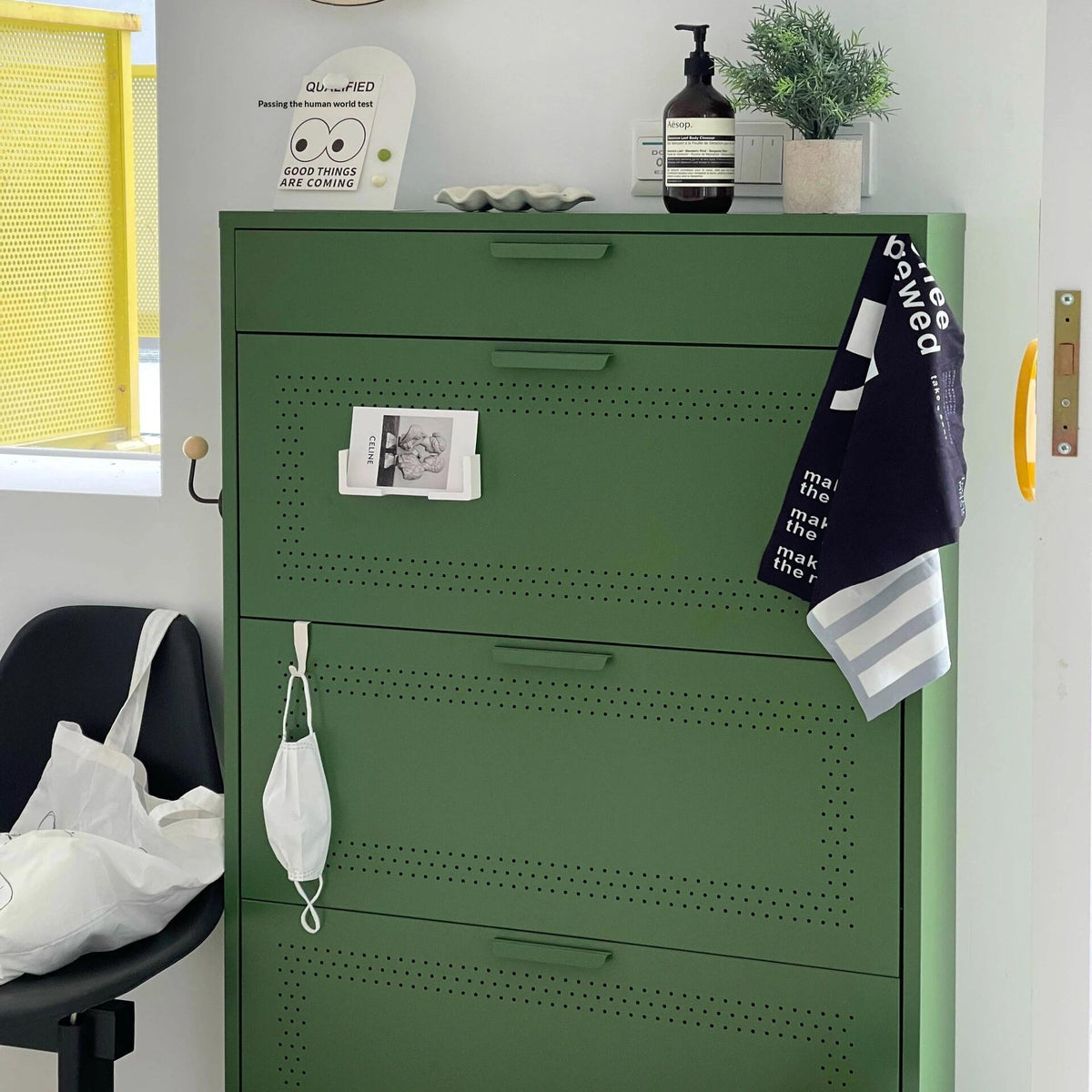 Armoire à chaussures ultra-fine en acier de style crème