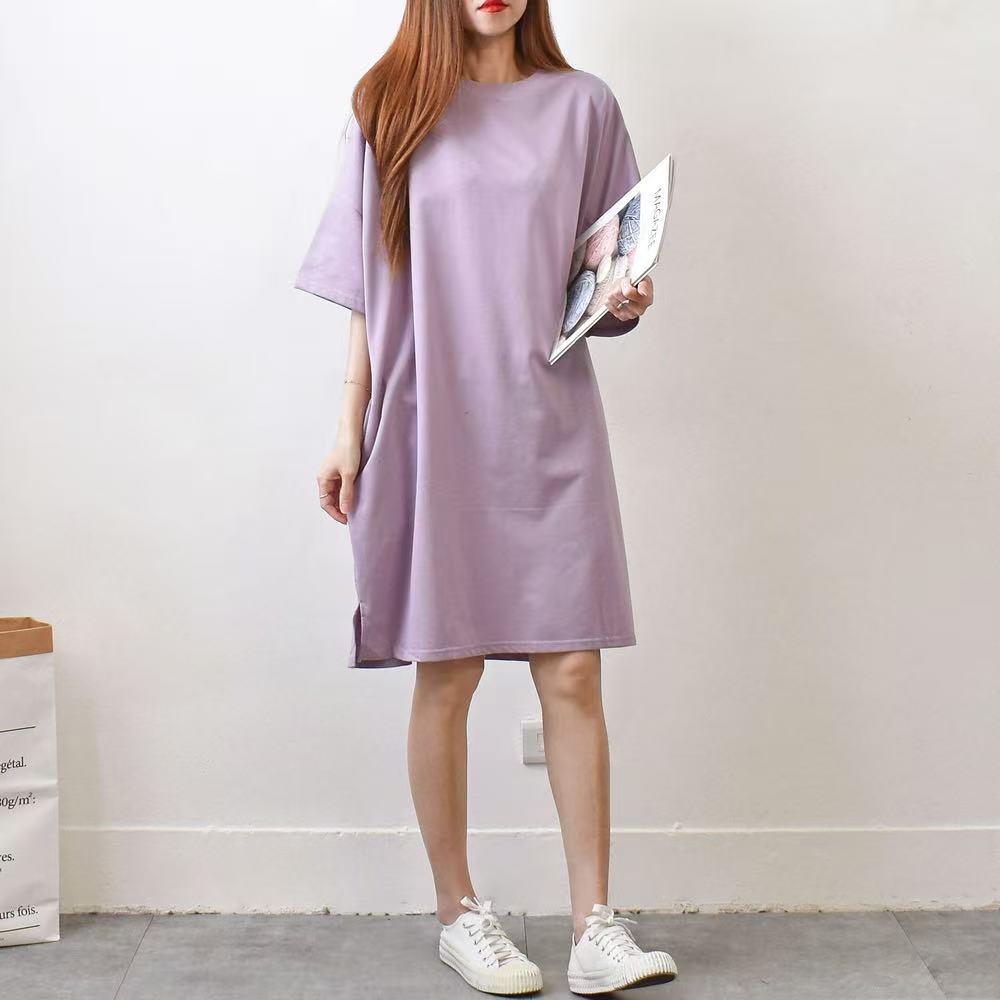 Plain women's t-shirt in a solid color