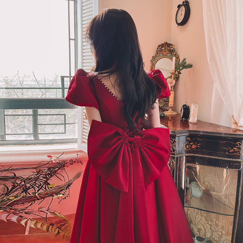 Vin d'hiver engagement rouge quotidien princesse française sur la course robe satin