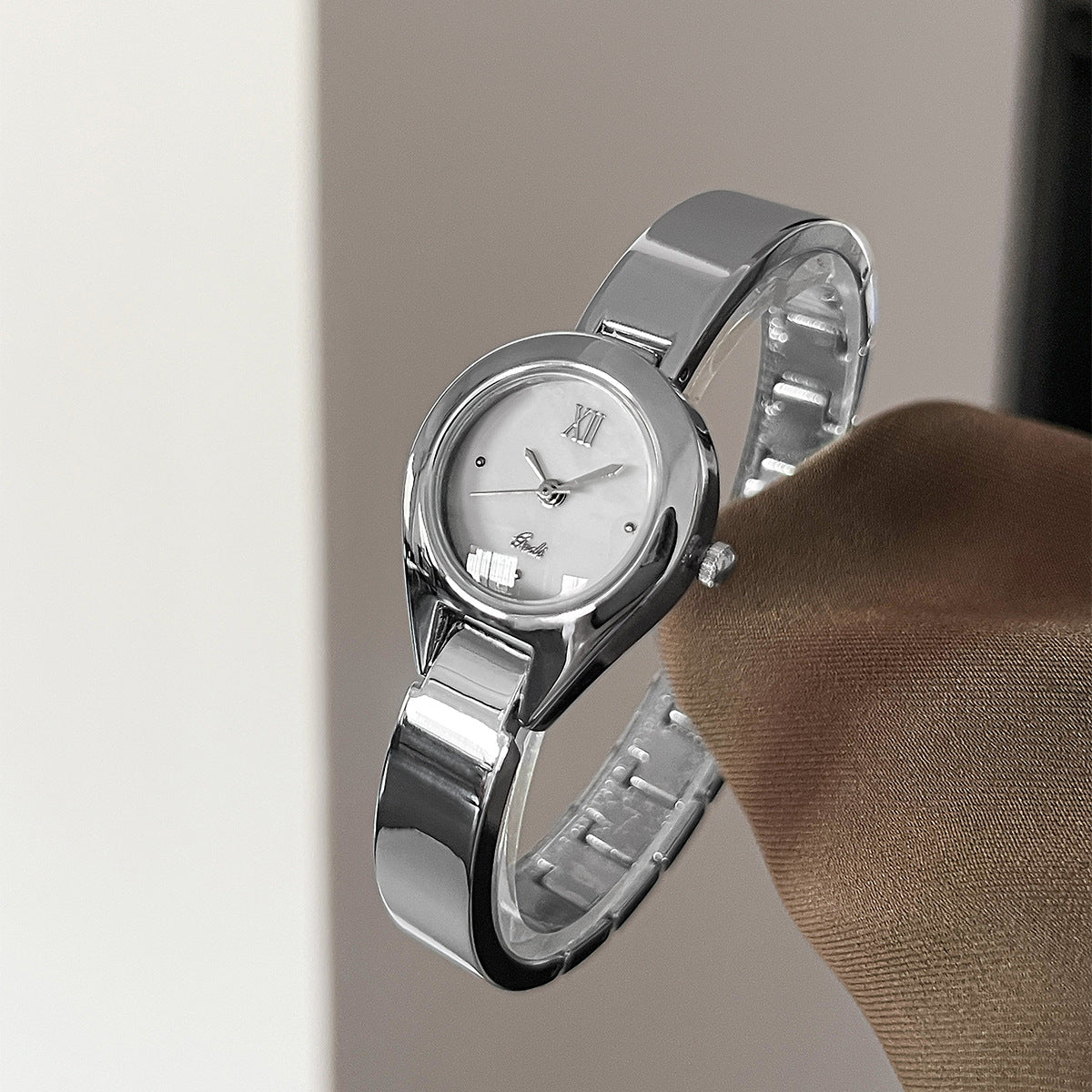 Luxury Luxury Minority High-grade Ins Style Montre Quartz pour femme