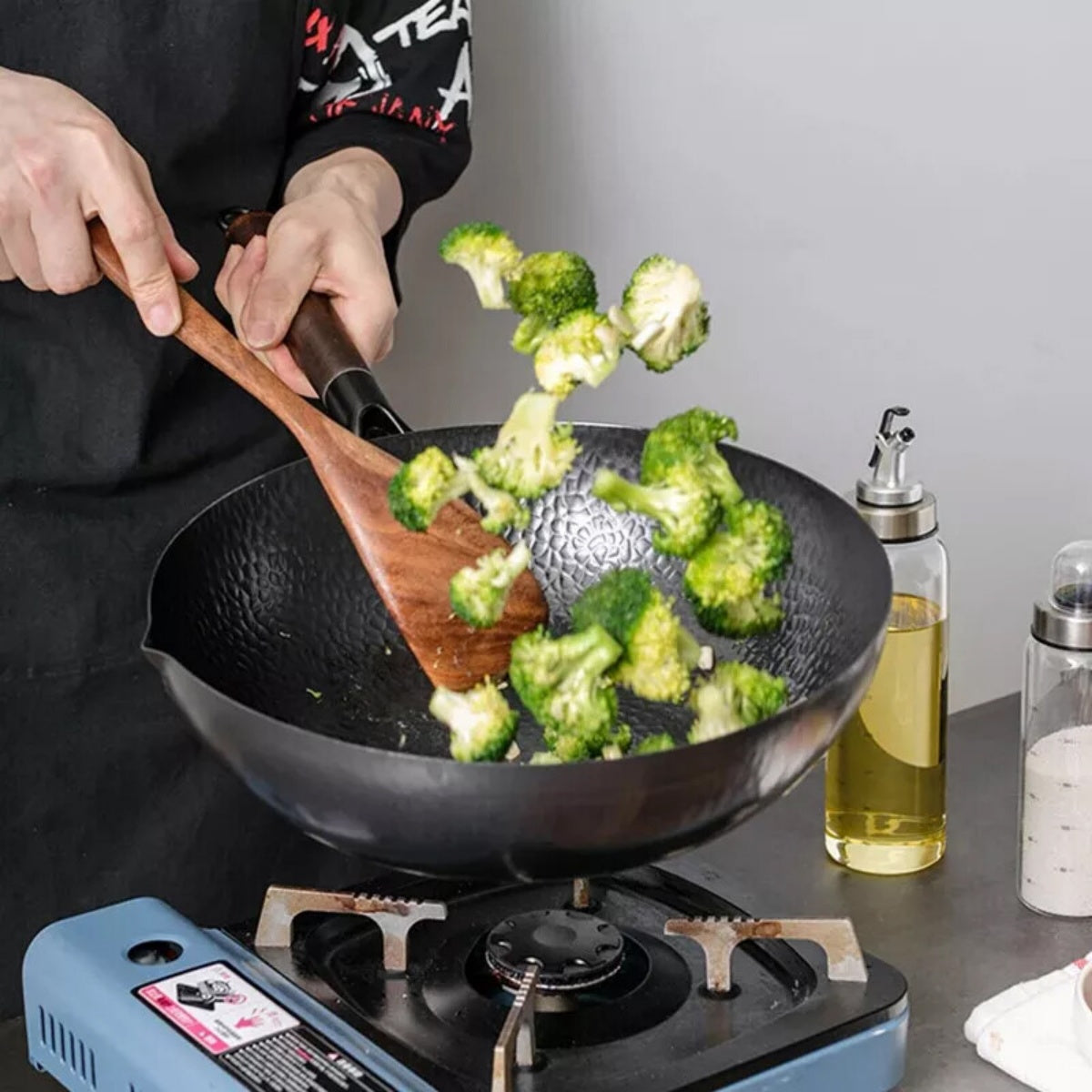 32CM Ménage en fer pur Wok en fonte non enduit pour cuisinières à induction de gaz