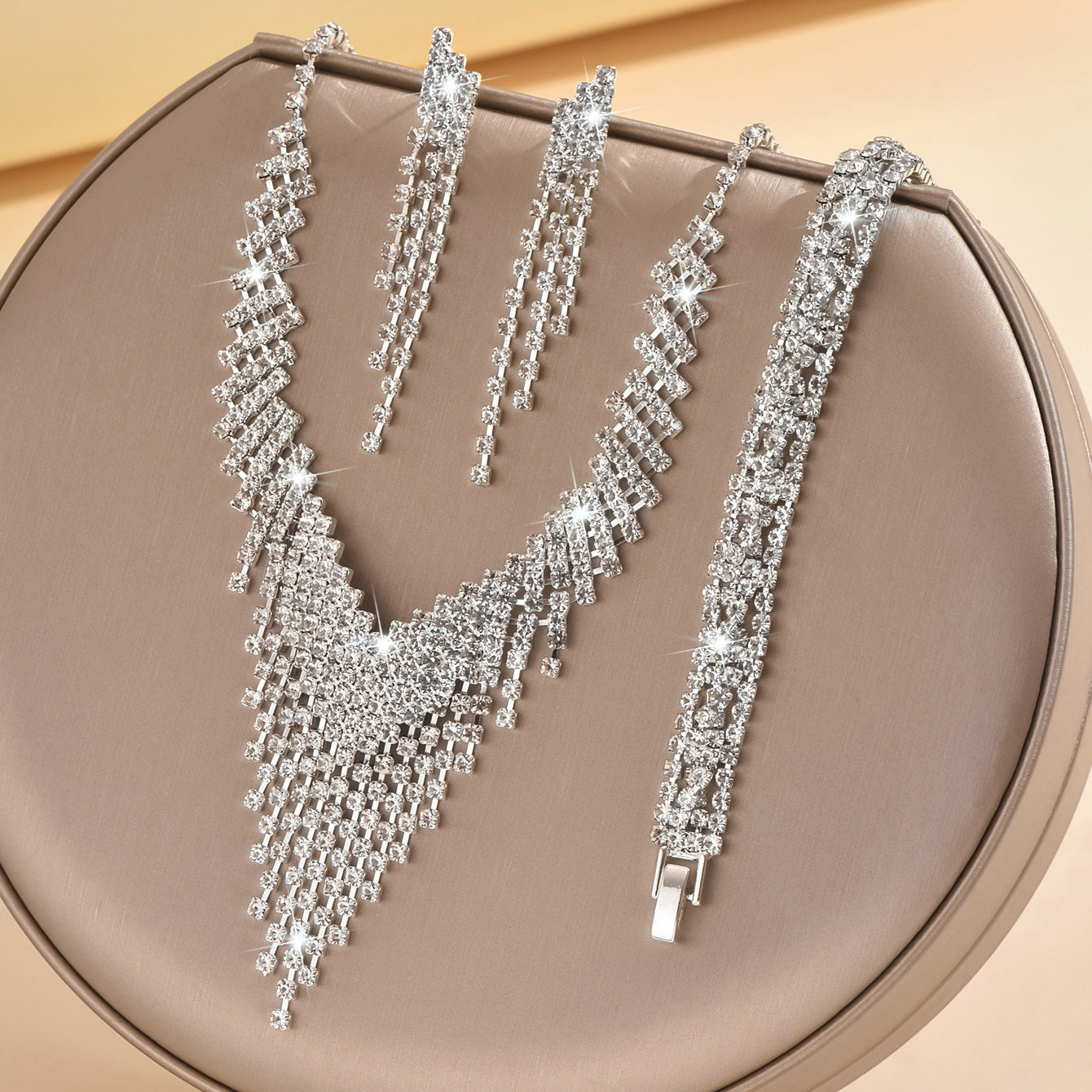 Boucles d'oreilles Super Shiny Full Diamond Claw Chain Tassel Geometric Collier Bracelet Juif mariée