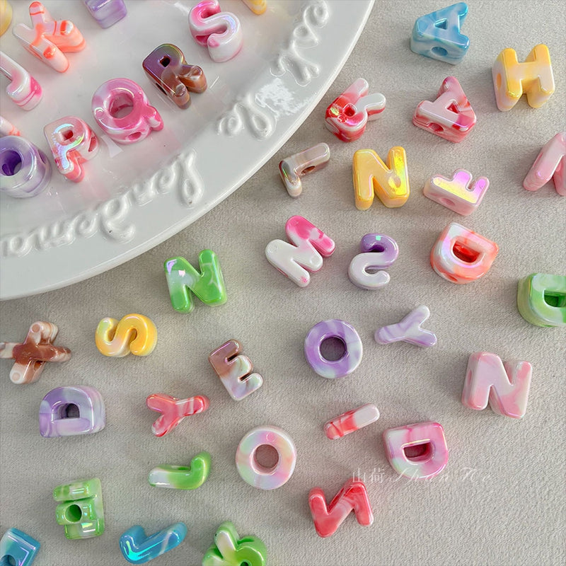 Perles à lettres acryliques plaquées UV