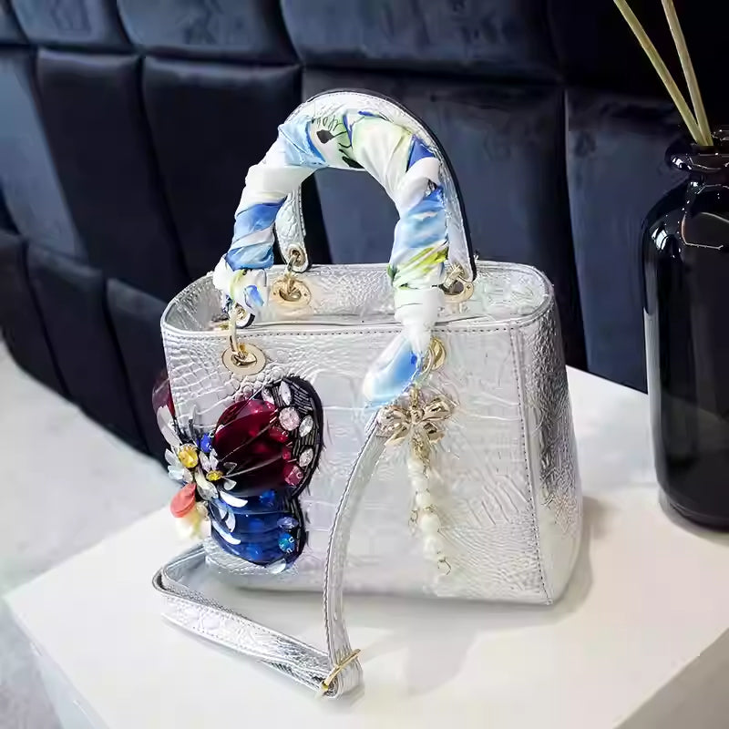 Femmes de style chinois Coiffure papillon avec diamants et strass colorés