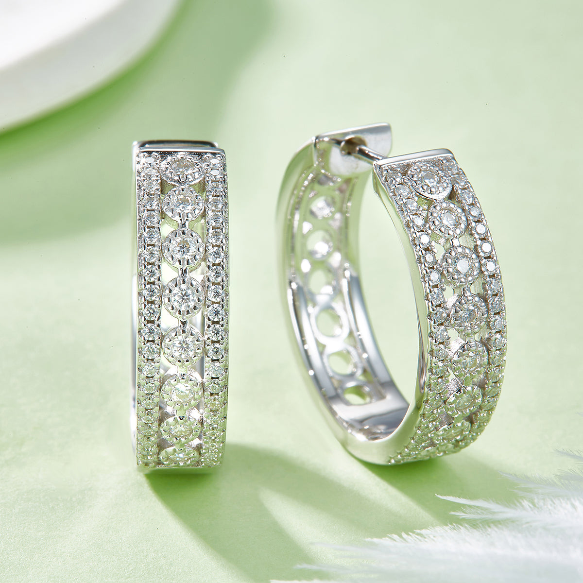 8,5g S925 Argent Sterling 0,74CT Boucles d'oreilles Moissanite Hoop 20mm Pave Hougie Hoops avec Holl