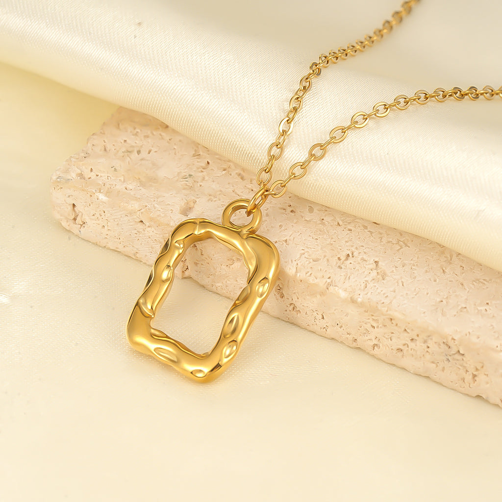 Collier pendentif texturé à ride minimaliste