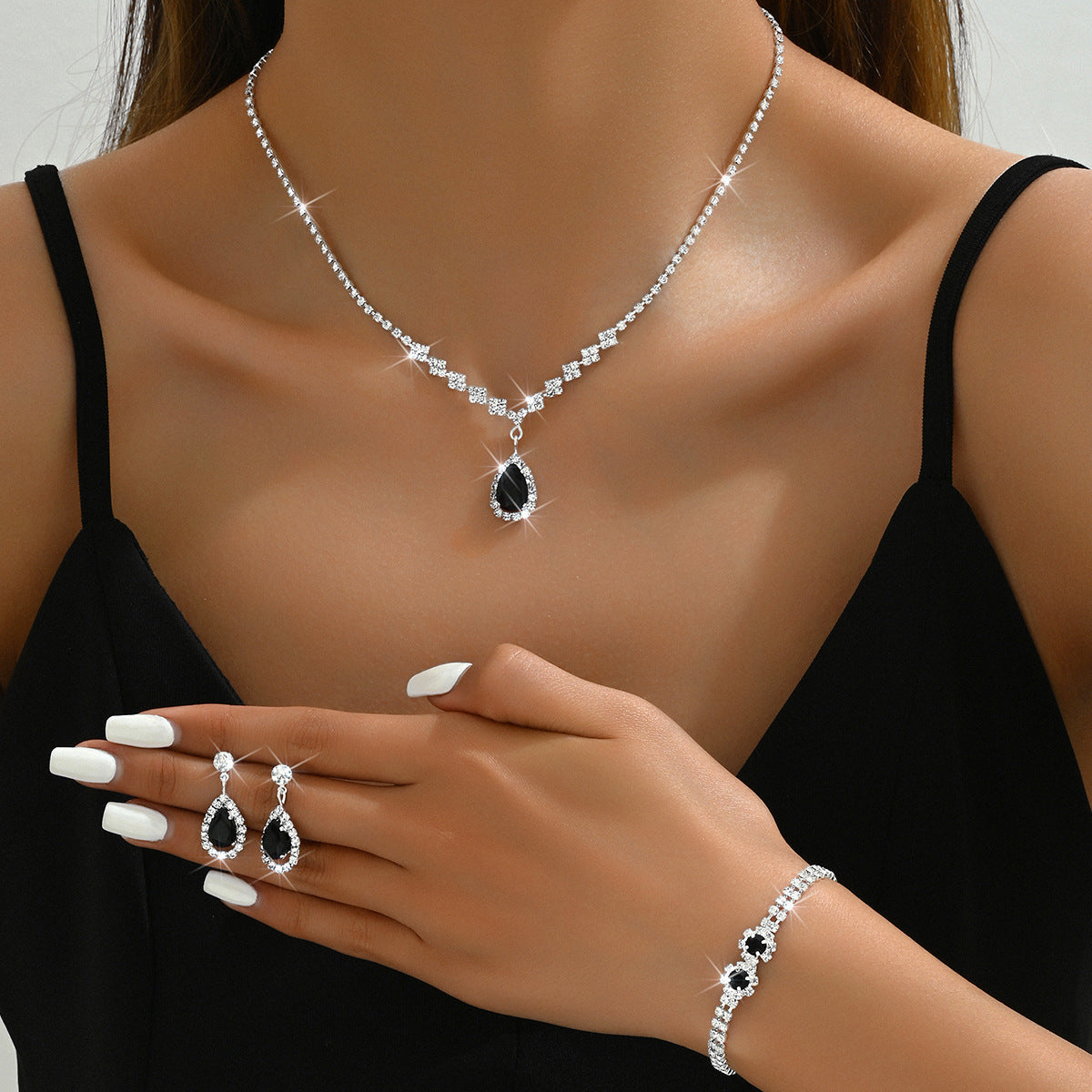 Explosions d'approvisionnement d'usine Bracelet boucles d'oreilles en cristal Zircon Bracelet en trois pièces de Sui