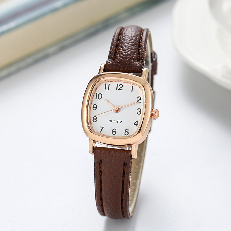 Montre Quartz délicate femme avec un petit cadran