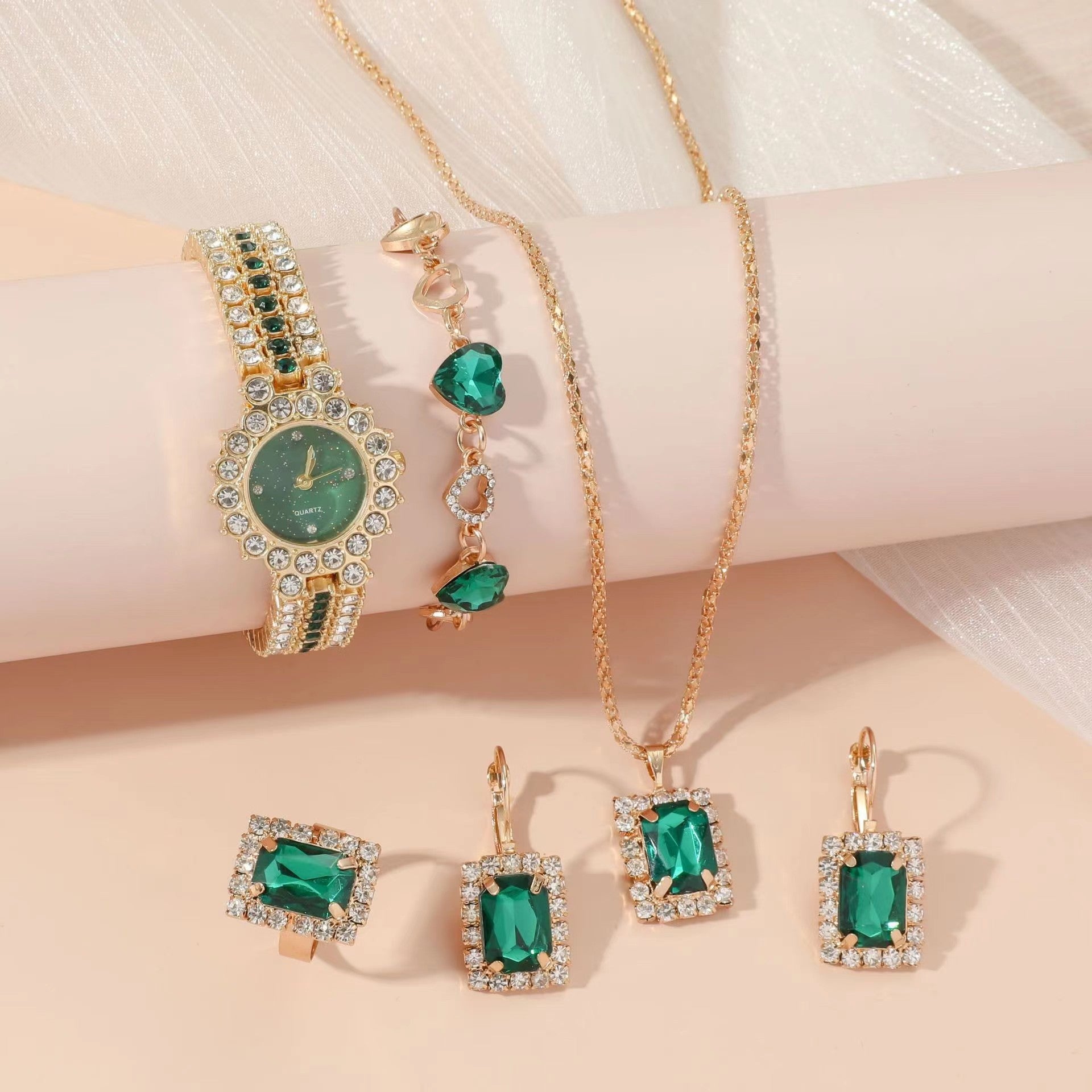 Popular Small Green Watch Ceinture en acier pour femmes Montres Quartz Bague Cadeau Set en boîte Cinq pièces S