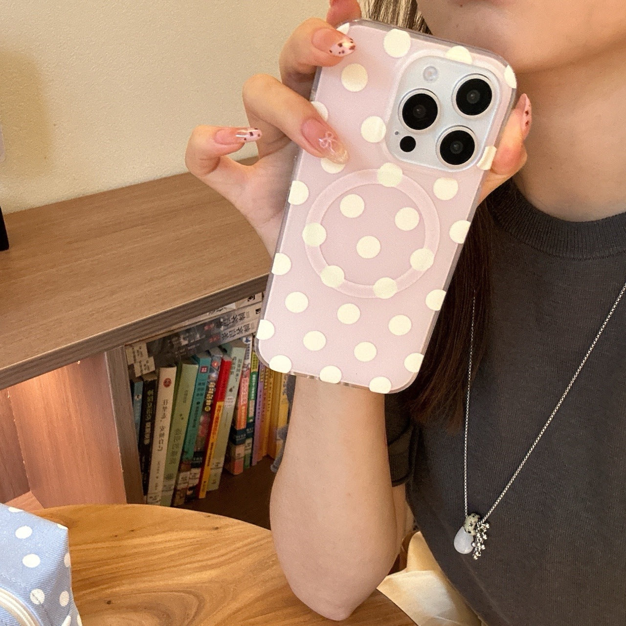 Aspiration magnétique Shell Dopamine Polka Dot Phone Case Double couche Hard Shell