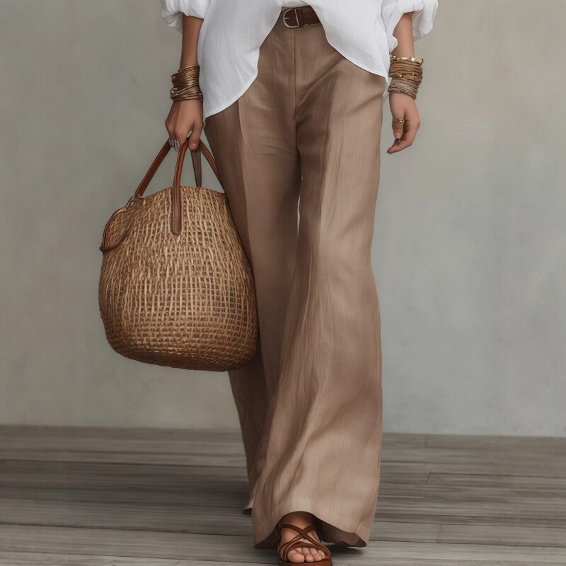Une chemise légère en lin jumelée à un pantalon large