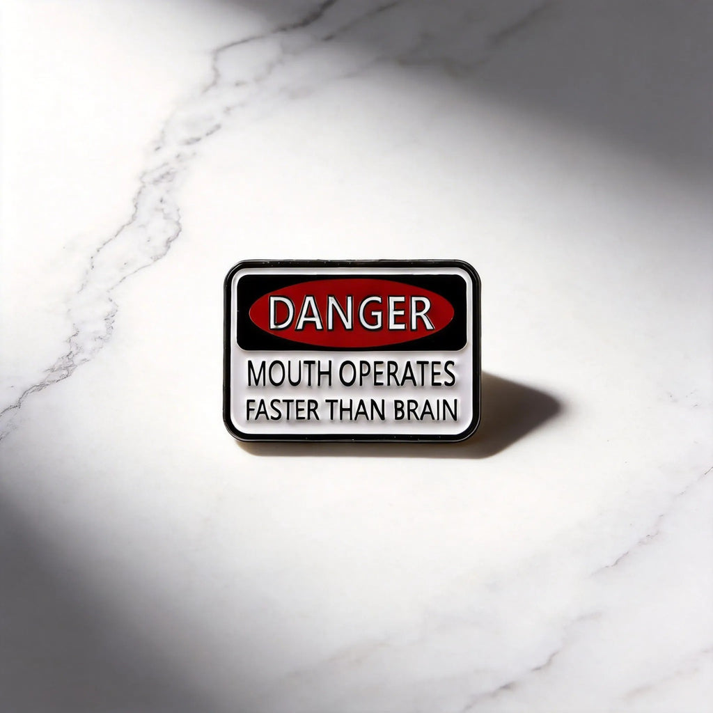 Funny Slogan Avertissement Broche
