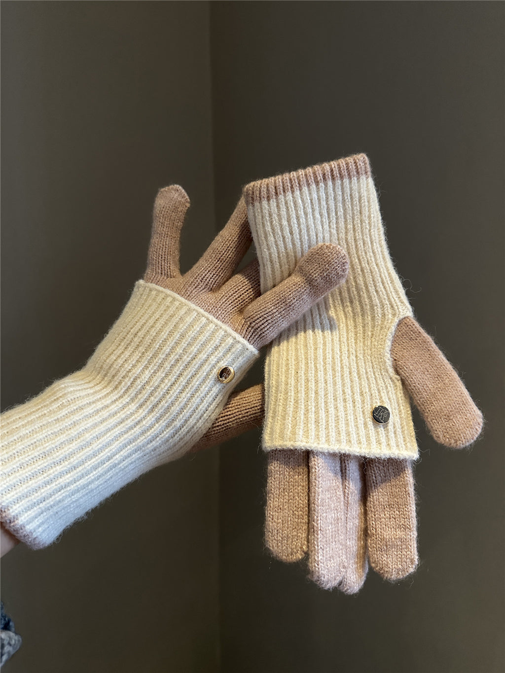 Gants en laine tricotée à double usage dans le style Maillard
