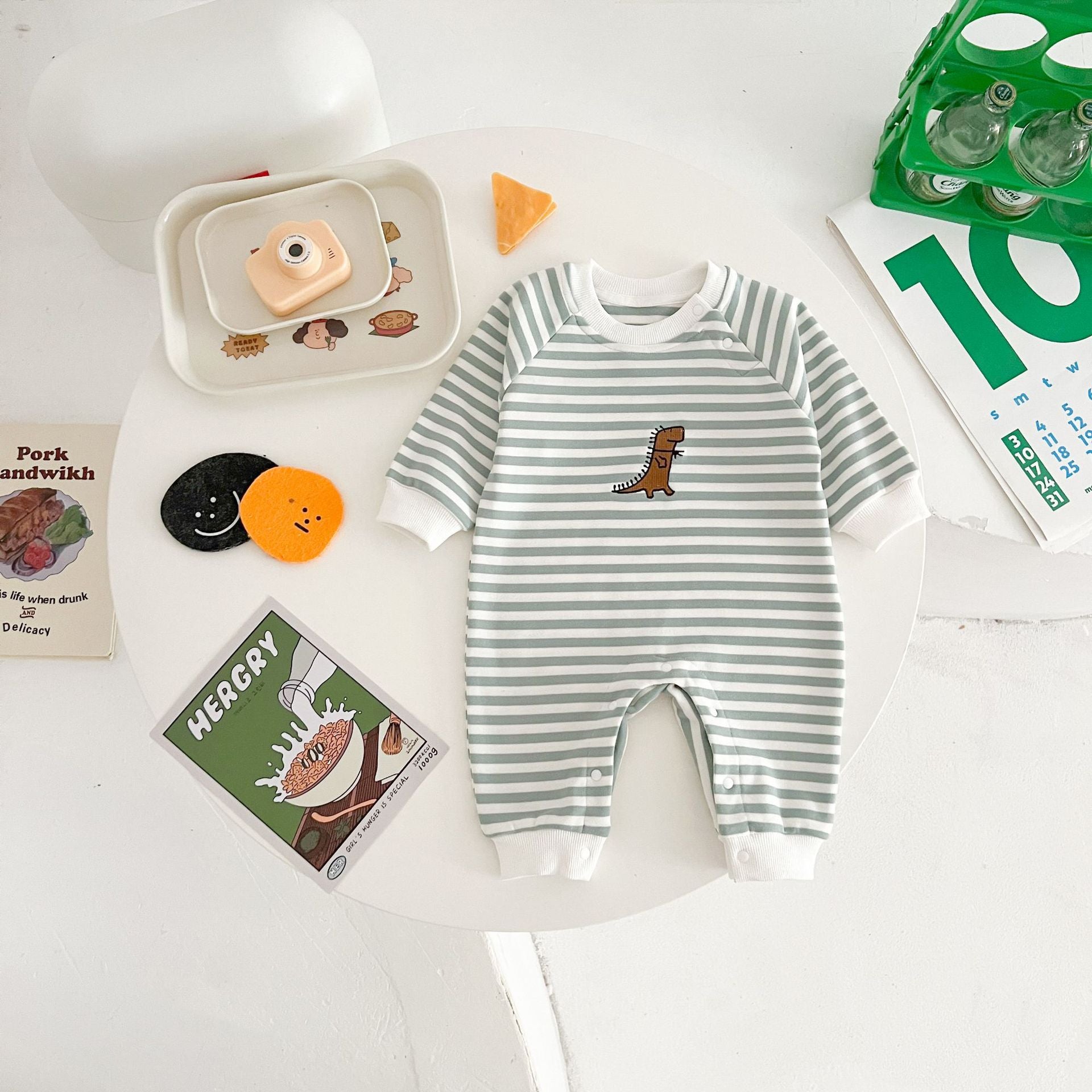 Springautumn Arrivée Stripped Dinosaur-broidered bébé Romper Pour 0 2 ans