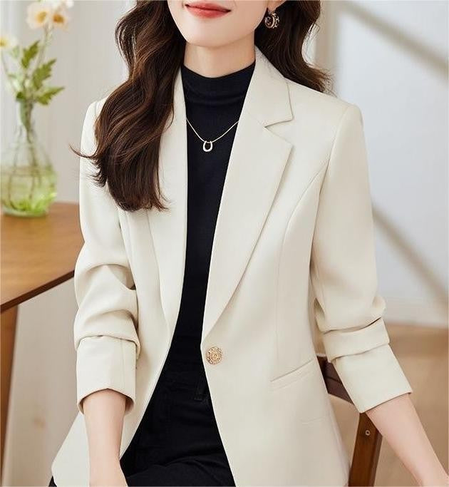 Blazer préppy-chic polyvalent pour petites cadres