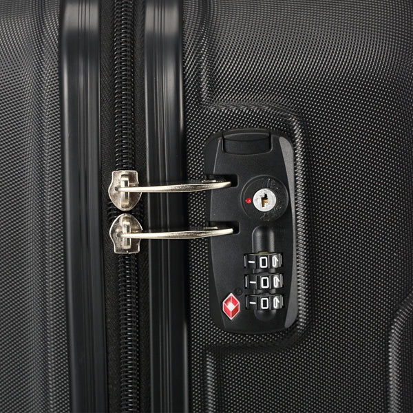 Trois dans un compartiment à bagages noir